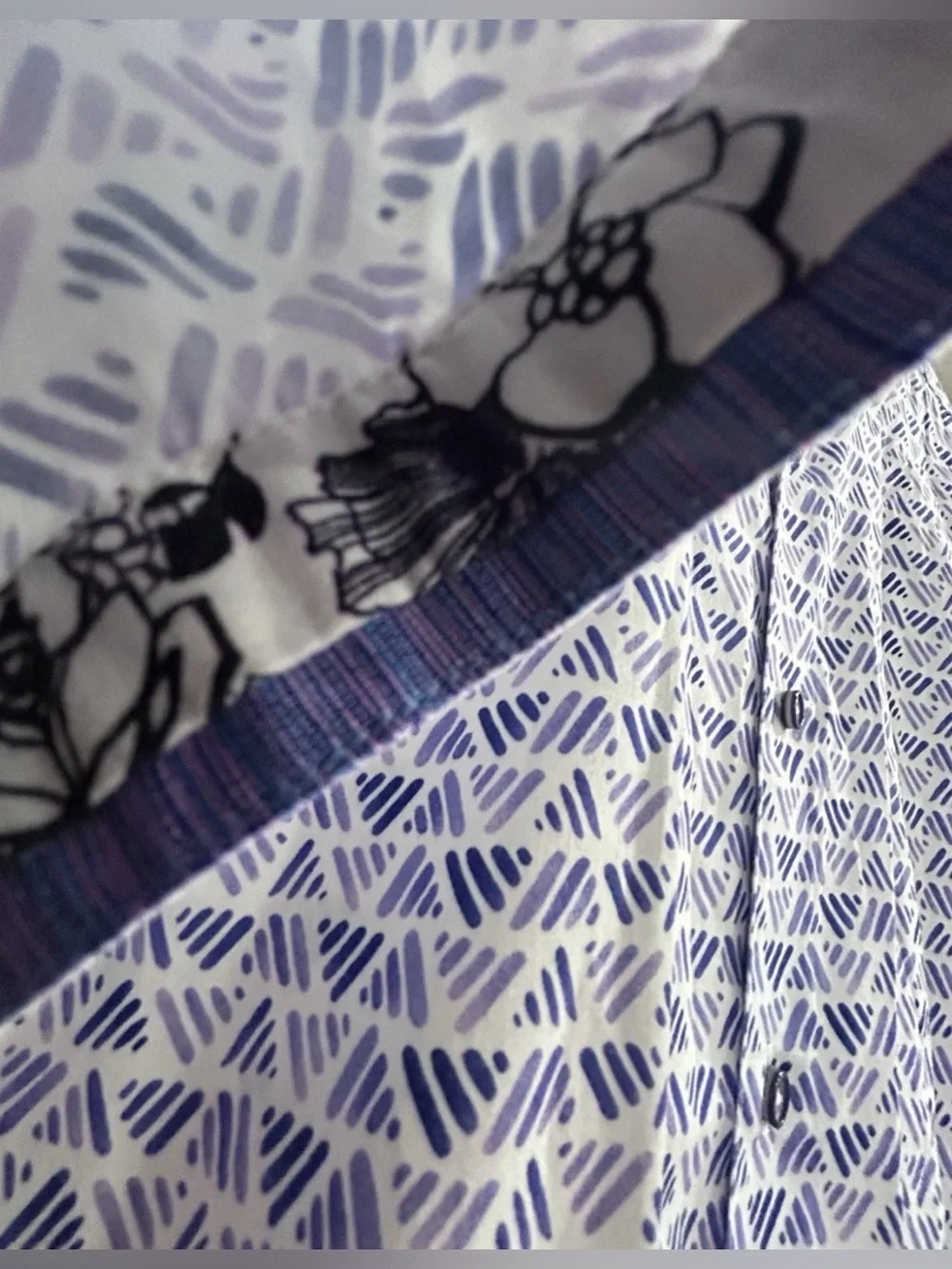 Robert Graham Shirt Mens XL Classic Fit Purple White Geometric Short Sleeve
